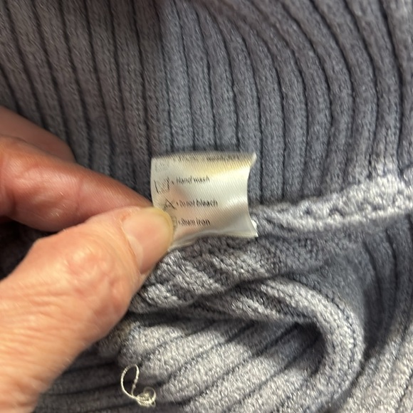 Fashion Sweater - Picture 8 of 9